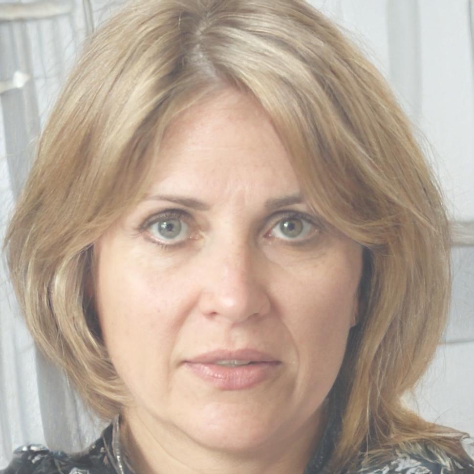 Livia Thorne, Data Analyst